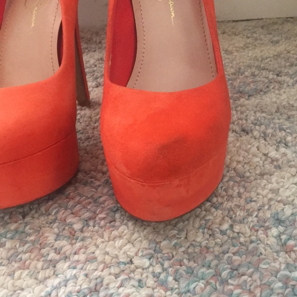 heels - Picture 3 of 8